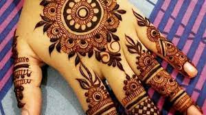 Tatuaje con hena. Mehndi